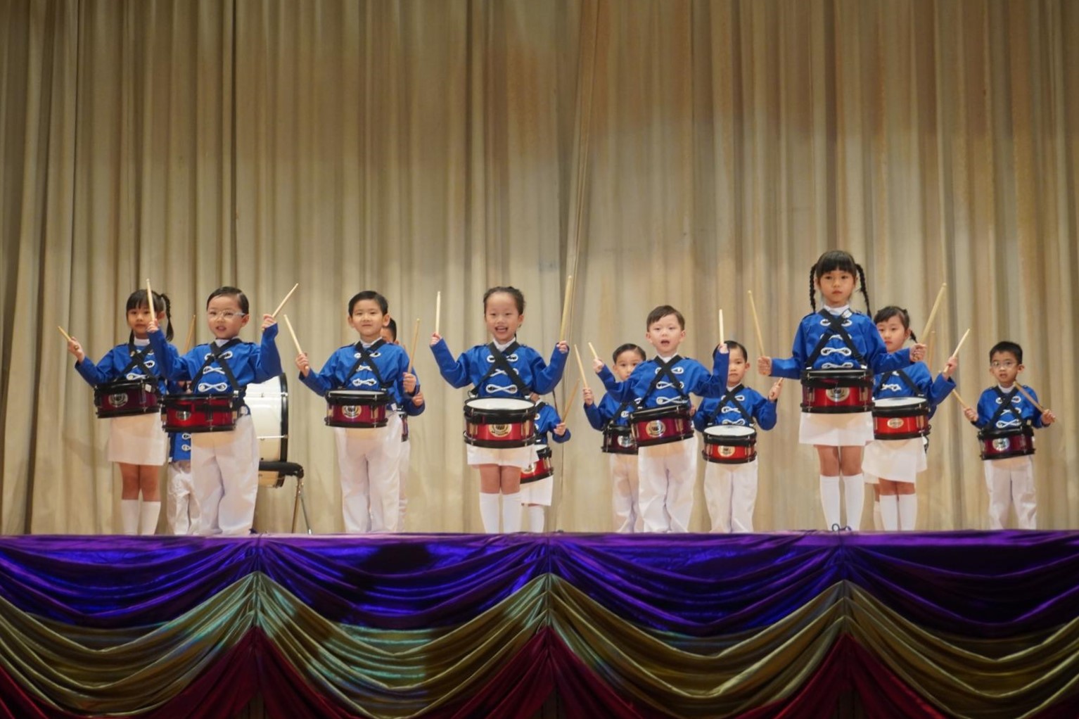 小鼓隊表演